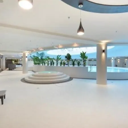 Hanza Tower Gold-24 Exclusive Jacussi & Sauna & Pool Апартаменты *